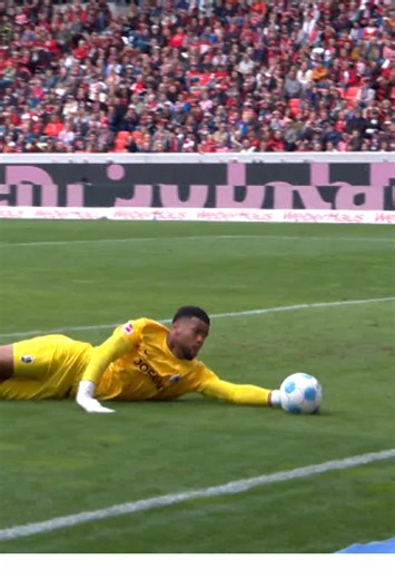 Noah Atubolu's Amazing Save in Bundesliga