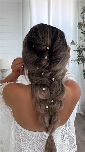 Braided ponytail bridal hairstyle for a chic wedding look
