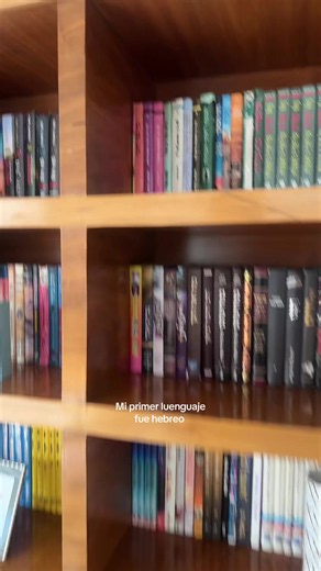 Mi primer lenguaje fue hebreo: recuerdos leyendo libros en casa de mis papás