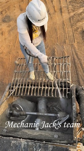 2M views · 10K reactions | Cleaning Concrete Pump Truck #mechanic #mechanicjack #pumptruck #concrete | Mechanic Jack's team | Facebook