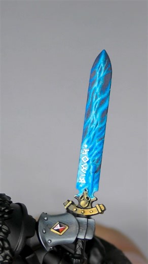 Painting a power sword of a Space Wolves wolf guard battle leader #warhammer40k #warhammer