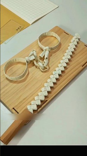 Teach you how to make handcuff toys with paper