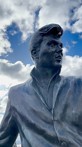 Liverpool musician Billy Fury Billy Fury was an early star of rock and roll, he equalled the Beatles’ record of 24 hits in the 1960s and spent 332 weeks on the UK chart. His hit singles include “Wondrous Place”, “Halfway to Paradise” and “Jealousy”. He also starred in many movies including That’ll Be The Day in 1973. Billy died at the age of 42 but his music and legacy lives on. Visit his statue @thealbertdock ❤️#Liverpool #BillyFury #LiverpoolMusic #MusicHistory #AlbertDock #Statue #LiverpoolHi