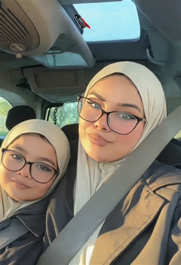 #hypic #hypiccreator ‎ضع بجانبي طفل يشبه ملامحي ‎ضع بجانبي طفله كأنها ابنتي ‎ضع بجانبي فتاة تناسب ملامحي ‎ضع معي طفلا يشبه ملامحي جدا ‎يكبر ولدي ويعرف ليستوار ‎طفل يشبه ملامحي ykber weldi ya3ref l’histoire ‎كيف أصنع طفلاً يشبه ملامحي ‎كلمات إرشادية لصورة طفل يشبه ملامحي لـ chatgpt ‎دليل gemini ai لوضع طفل يشبهك بجوارك ‎تعليمات رائجة لصورة طفل يشبه ملامحك ‎طريقة إنشاء صور مع أطفال ‎برنامج تعليمي لصورة طفل شديد الشبه بك ‎كيفية إنشاء صورة لطفلك المستقبلي ‎تعلم إنشاء صورة طفل مستقبلي باستخدام chatgp