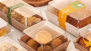 7x5x2.5 Charcuterie Boxes with Clear Lids, Large Disposable Bakery Dessert Boxes, Bakery Take Out Containers, To Go Food Container for Chocolate, Sandwich, Cookie, Cupcake, Pastries (50, Brown)