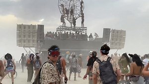 50K views · 816 reactions | Immersion sur une des scènes du Burning Man 2023 au beau milieu du désert ️ | Electro News | Facebook