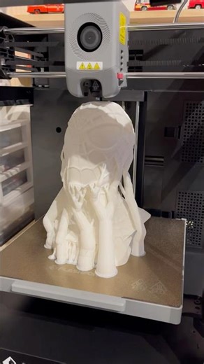 3-D printing Spider-Man bust #reels #3dprinting #spiderman #marvel #avengers #actionfigures #retro ￼