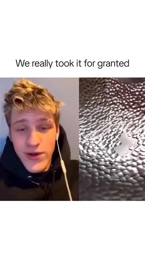 Nostalgic for 2000s on Instagram: "we really did take the 2000s for granted, man. back when the biggest crisis was your razr flipping shut mid-text or waiting three hours for a single song to finish downloading on limewire without getting a virus. we had no idea that endless summer days of biking to the corner store for surge and pokemon cards, staying up til dawn on halo 2 split-screen with the boys yelling “i got the sniper!”, and thinking myspace top 8 drama was actual politics were the absol