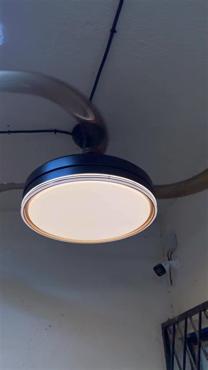 Mejora tu hogar con nuestros ventiladores de techo innovadores 💥. Con aspas retractiles, luz LED y control remoto, 6 velocidades y 3 tonos de luz. Todos los modelos incluyen instalación gratuita por tiempo limitado. Visítanos en Josefa Ortiz Domínguez 213, Centro de Guadalupe. Aceptamos pagos en efectivo y transferencia. ✅ | ML Ventiladores y más