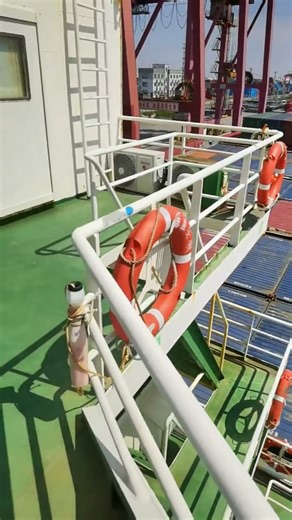 How Tugboats Move a Ship 100x Bigger! 😳#shorts