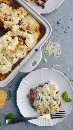 This is seriously the Best Baked Ziti Ever. You're going to love the homemade meat sauce and ricotta and cream cheese topping! https://thestayathomechef.com/baked-ziti/ | The Stay At Home Chef