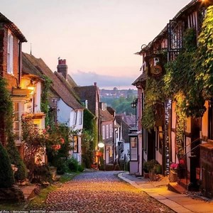 264K views · 10K reactions | A compilation of recent posts on We LOVE England Wishing you a lovely weekend 1. Rye, East Sussex 2. Lanhydrock, Cornwall 3. Sevenoaks, Kent 4. Upper Slaughter, Cotswolds 5. Tintagel, Cornwall 6. North York Moors 7. Helmsley, North Yorkshire 8. Cottage in Lulworth, Dorset 9. Chatsworth Estate, Derbyshire 10. London | We LOVE England | Facebook