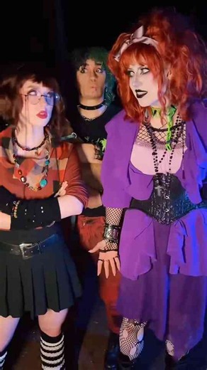 Velma And Daphne Cosplay Bring Scooby Doo To Life