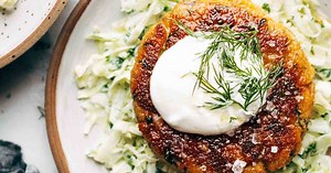 Yummy Salmon Burgers with Slaw