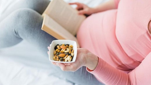 17 Makanan Terbaik untuk Ibu Hamil Trimester 1, Menu Makan Sehat