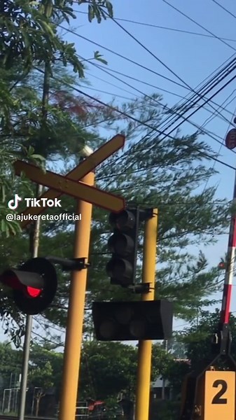 Fasilitas Palang Kereta Api yang Perlu Dibenahi