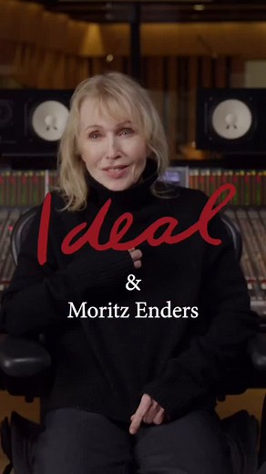 Annette und Ernste hörten sich alle Remix-Versionen an – doch am Ende war für beide klar: Moritz Enders hat den Sound gefunden, der Ideal am nächsten kommt 🎶 Für den „2025 Mix“ wurden die originalen Mehrspurbänder digitalisiert und von Moritz Enders (Kraftklub, Casper) gemeinsam mit Annette Humpe neu abgemischt 🎚️ Das ganze Interview findet ihr auf Youtube ✨ | Ideal - Band