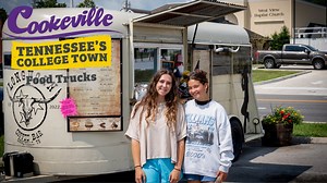 Looking for a quick bite between classes or a laid-back dinner with friends? Cookeville’s food trucks offer plenty of options just minutes from campus. From local favorites like Grace's Lumpia and Longhorn Coffee to weekly lineups at Trackside, our students spent the day checking out a few popular spots around Tennessee’s College Town. Check them out ⬇️ | Tennessee Tech University
