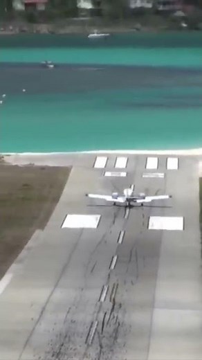 Airplane crash in St-Barth #shorts #AviationShorts
