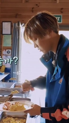 Jhope making breakfast for jimin and suga💜 ♡ #junghoseok🐿 #jiminshi🐣 #minyoongi🐱 #foryoupage #foryou #fyp