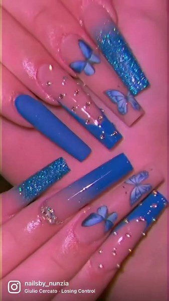 Stunning Blue Acrylic Nails Design and Display
