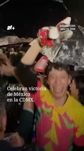 Celebran Victoria de México en el Ángel