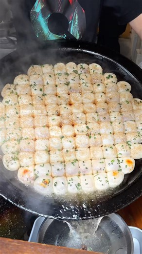 MUST-TRY! 💣 INSANE Juicy Meat Buns in Japan