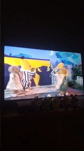 Bananas in Pyjamas Shadow Painting The Bananas And Teddies Decide To Leave The Shadows On The Wall