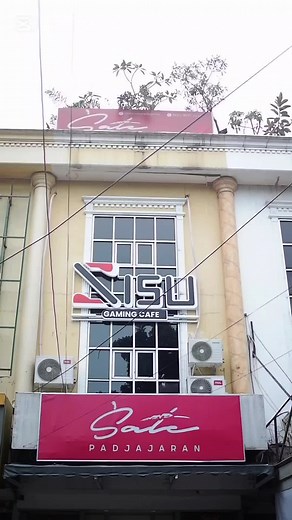 🎮✨ Grand Opening Recap! ✨🎮 Terima kasih untuk semua yang sudah hadir di grand opening Sisu Gaming Café! 🎉 Atmosfernya luar biasa, penuh dengan semangat gaming dan kebersamaan. Kami sangat bersyukur atas antusiasme kalian semua. Dari turnamen seru hingga nongkrong bareng, momen ini menjadi langkah awal yang tak terlupakan. Buat yang belum sempat datang, jangan khawatir! Sisu Gaming Café siap jadi tempat terbaik untuk gaming, nongkrong, dan bersenang-senang kapan saja. #SisuGamingCafe #GamingCo