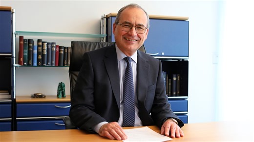 Fear and uncertainty define our times. The Chief Apostle counters this with a reassuring thought from Jesus and encourages us to face the new year with trust, faith, and confidence. | New Apostolic Church