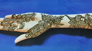 Best known for their free-flowing trails and modish appearance, Arabic mehndi designs have an unparalleled eye-pleasing charm. They are unsurprisingly one of the most loved and sought after kind of mehndi designs among women of all ages. Well, as the name itself suggests, Arabic mehndi designs originally hail from Arabian countries but have now paved their way to Asian nations and gained more popularity. Whether it is a wedding or some festival, Arabic mehndi designs are apt for all sorts of occ