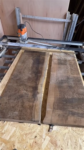 Flattening and then water popping these stunning walnut slabs to reveal beautiful figure and grain pattern. These will be used for a dining table with a matching sideboard / credenza and coffee table 🥰 | Pip & Poppy