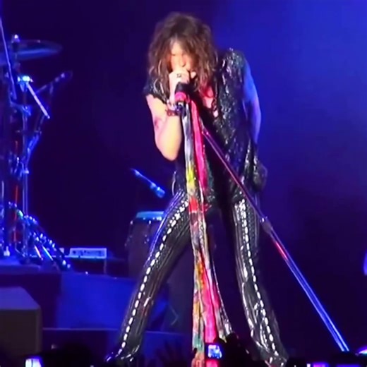 Amazing (Aerosmith) I kept the right ones out and let the wrong ones in Had an angel of mercy to see me through all my sins There were times in my life when I was goin' insane Tryna walk through the pain When I lost my grip and I hit the floor Yeah, I thought I could leave, but couldn't get out the door I was so sick and tired of livin' a lie I was wishin' that I would die It's amazing With the blink of an eye #amazing #aerosmith #rock #metal #music
