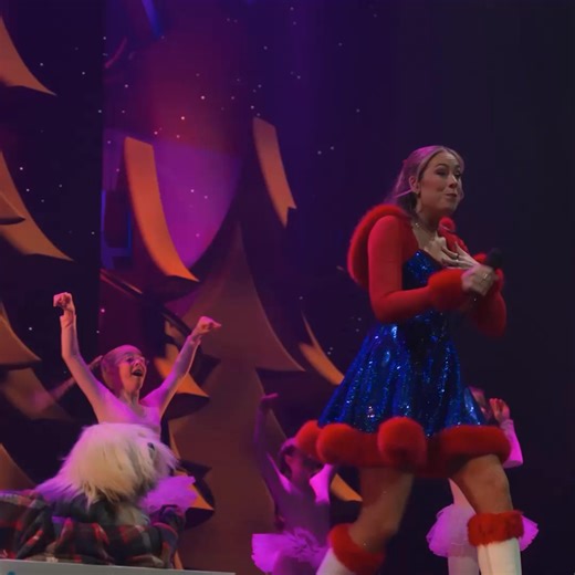 Jong én oud beleven een onvergetelijke tijd bij de Samson & Marie Kerstshow. 🎄 Mis dit spektakel niet en haast je voor de laatste ticket. 🤩 | Samson & Marie