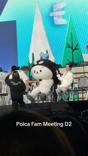 San and New fooling around today 😂😂 #taytawan #newwiee #polcasan #polcafammeeting #gmmtv