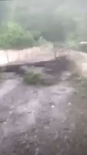 792K views · 5.3K reactions | Ponte distrutto questo pomeriggio sul torrente Rossenna (MO), isolate alcune abitazioni. Video drammatico di Francesca tramite Meteo in Pillole - Emilia e dintorni | Emilia Romagna Meteo | Facebook