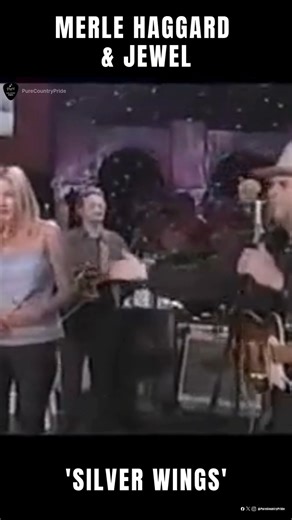 When Merle’s rugged voice meets Jewel’s haunting harmony, “Silver Wings” becomes pure magic. ✨ A perfect blend of old soul and new grace that chills you to the bone. This isn’t just a duet — it’s country history wrapped in emotion. 💔 💬 Who else gets goosebumps when these two harmonize? 👇 Tag someone who loves real country music and don’t forget to FOLLOW for more legendary moments like this! | Pure Country Pride