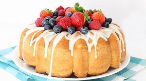 Easiest Cake recipe EVER!! You've got to check it out- just 4 ingredients ~ details here: https://goo.gl/4X2Vmf | Butter with a Side of Bread