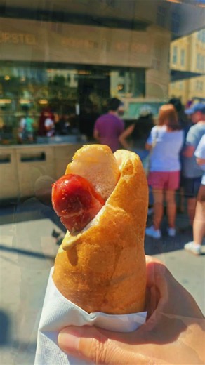 "알베르티나 앞, 빈 명물 비트징어 소시지"#비트징어 #알베르티나 #빈맛집 #빈여행 #오스트리아
