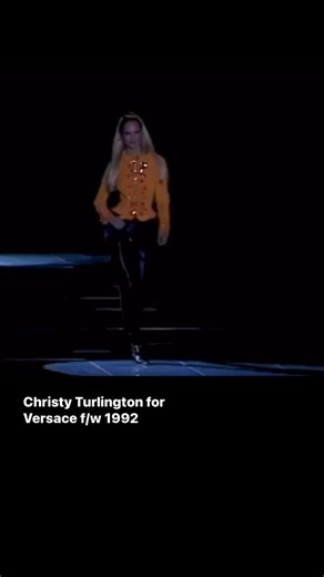 Christy Turlington for Versace f/w 1992 | Runwaymodel