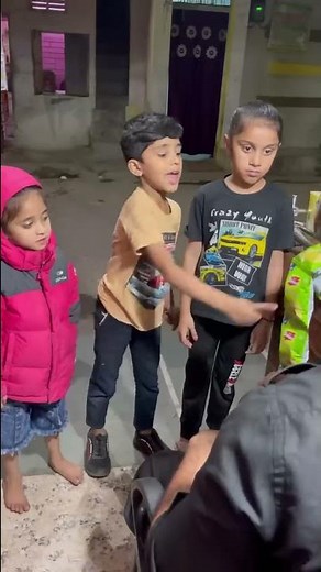 aise kon tarif karke chuna lagata he😢😂 #shorts #funny #emotional #youtubeshorts #viral #short