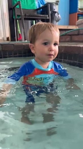 Children love to copy what we do. Play a copy me game with your little one in the bath or pool to get them blowing bubbles and going under the water. #learntoswim #swimminglessons | SuperStar Aquatic Centre