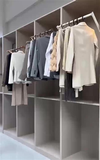 Today I will introduce a smart wardrobe. Do you have a very troublesome problem that the hanging rod in the wardrobe is too high and you cannot use the top hanging rod when you are not tall enough? Now we have a smart adjustable hanging rod that can be moved with a light touch, making it convenient for us to put clothes. When returning to the original position, you don’t have to worry about the clothes falling off. It can be moved back to the original position steadily.#cabinet #Homefurniture #i