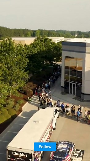 Fans got lucky #FanDays 😍 . . . . #KyleBusch #Nascar #Motorsport #Daytona500 #JoeyLagano #Racing #Nascarracing #dennyhamlin #Bubbawallace #nascarcupseries #chaseelliott #kylelarson | Rowdy Nation