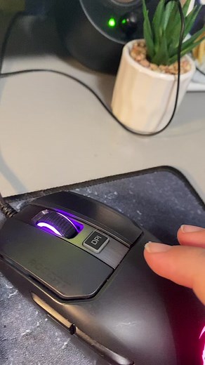 High-Performance Gaming Mouse: Close-Up and Features