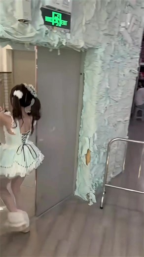 这个是不一样的版本！！ #comicconcosplay #嗲分 #甜妹 #athlete #anime #抽象 #athlete #拈花 #二次元 #cos #失眠熊 | PropQueen Cosplay