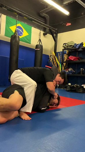 59K views · 2K reactions | Jiu Jitsu Headlock defense. #jiujitsu #martialarts #selfdefense #kungfu #mma #wushu #wrestling | Francis Fong Online Training | Facebook