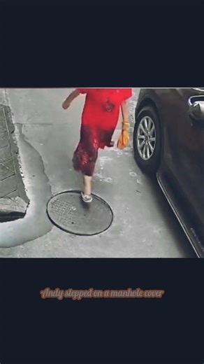 She Almost Fell Into Open Manhole—What Strangers Did Next Will Shock You #kindness #goodpeople #hero