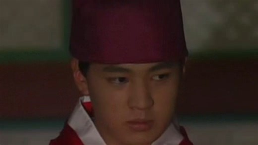 6-1 君王勉赴合卺礼，中宫独对烛花残