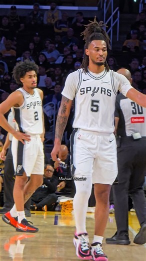 Castle checks out, Fox checks in. #spurs #lakers #nba | Michael Morales